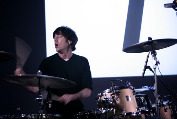 Maroon+5+Performs+Apple+Soho+Store+in-Q22pRa3bl